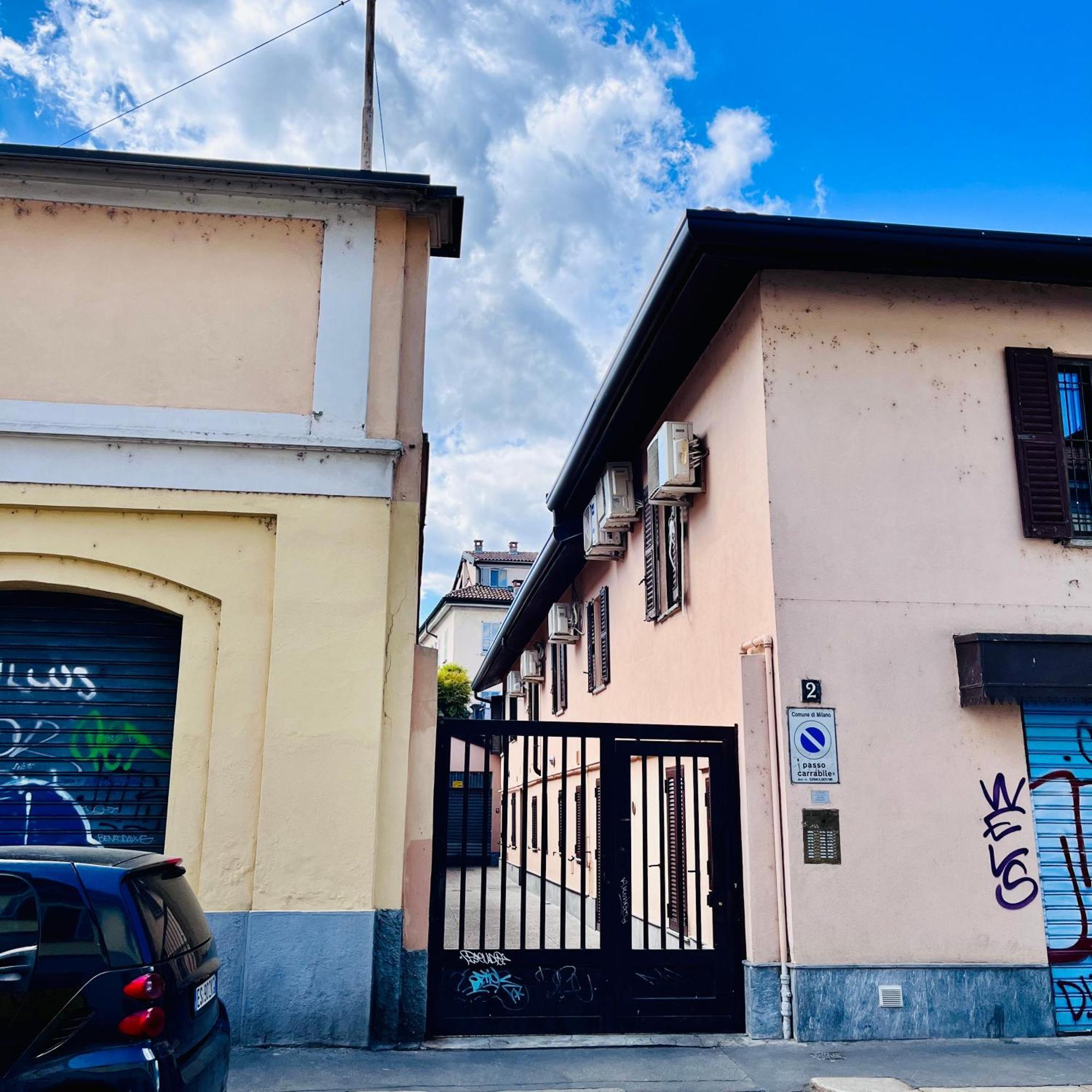 Riverside Loft Navigli - Spacious Two-Bedroom Apartment Milan Bagian luar foto