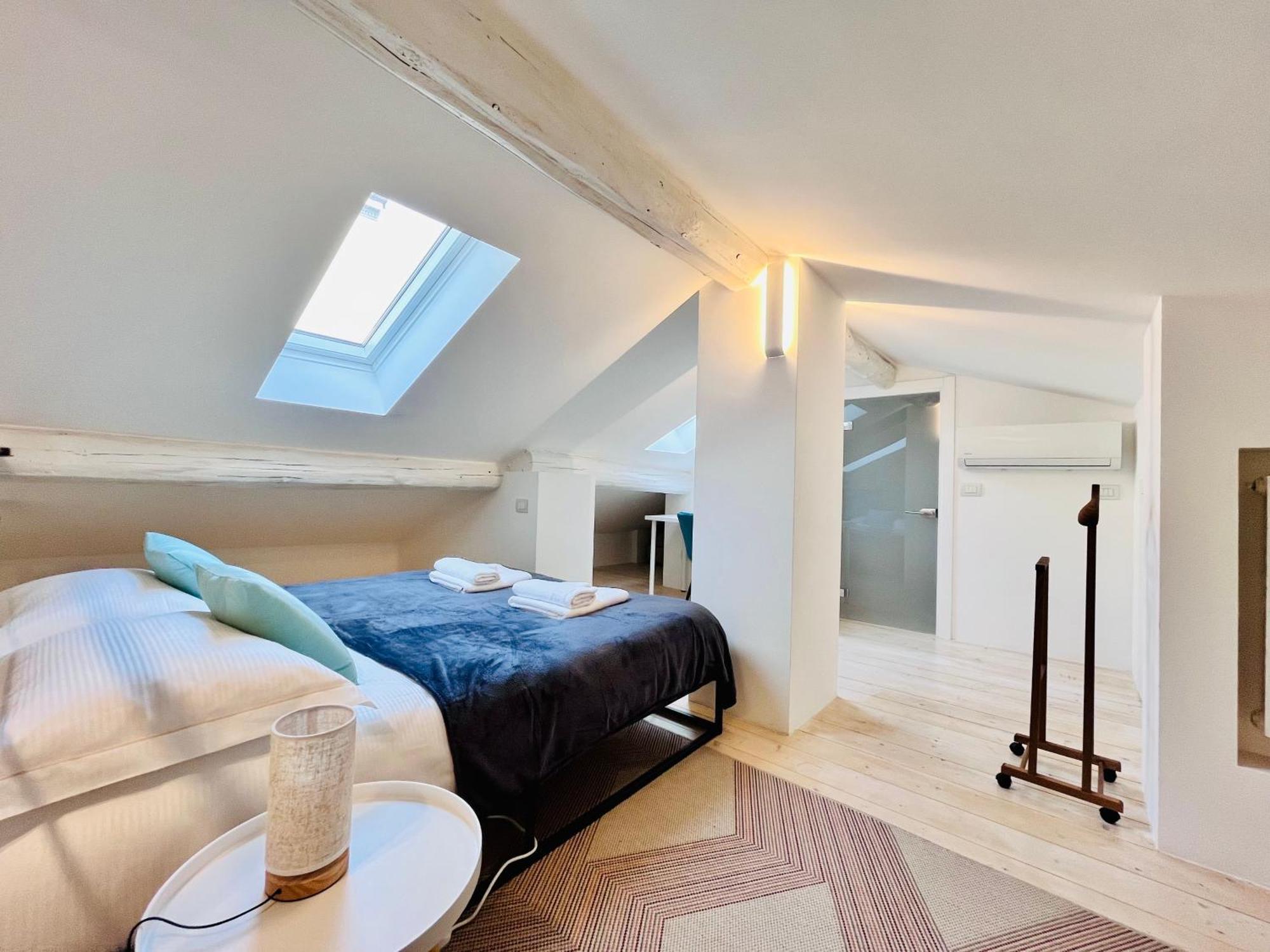 Riverside Loft Navigli - Spacious Two-Bedroom Apartment Milan Bagian luar foto