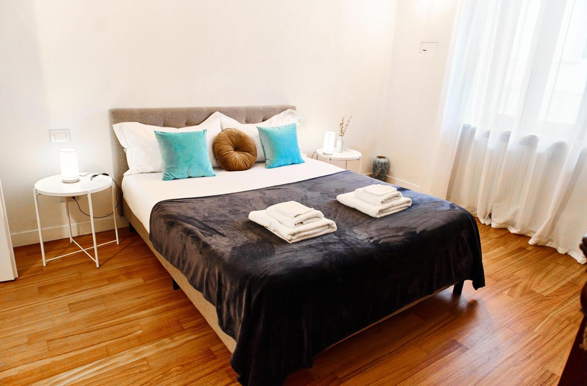 Riverside Loft Navigli - Spacious Two-Bedroom Apartment Milan Bagian luar foto