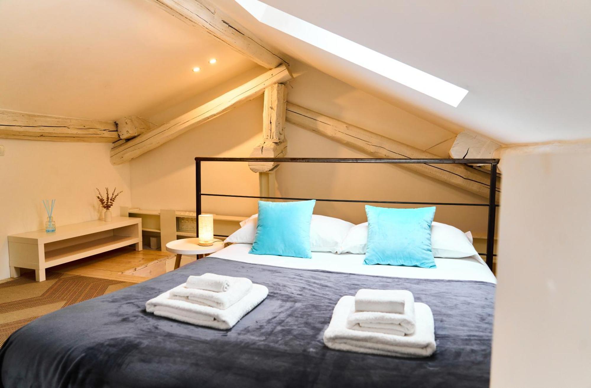 Riverside Loft Navigli - Spacious Two-Bedroom Apartment Milan Bagian luar foto
