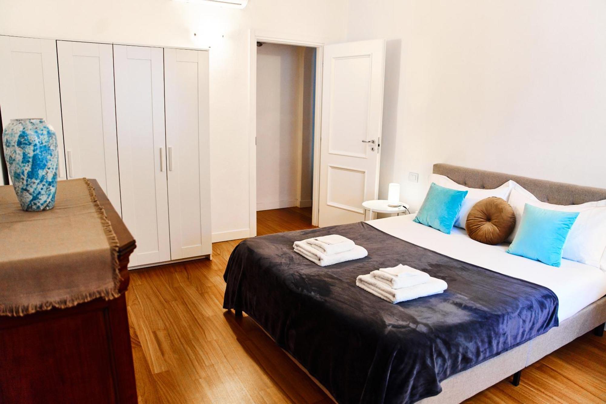 Riverside Loft Navigli - Spacious Two-Bedroom Apartment Milan Bagian luar foto