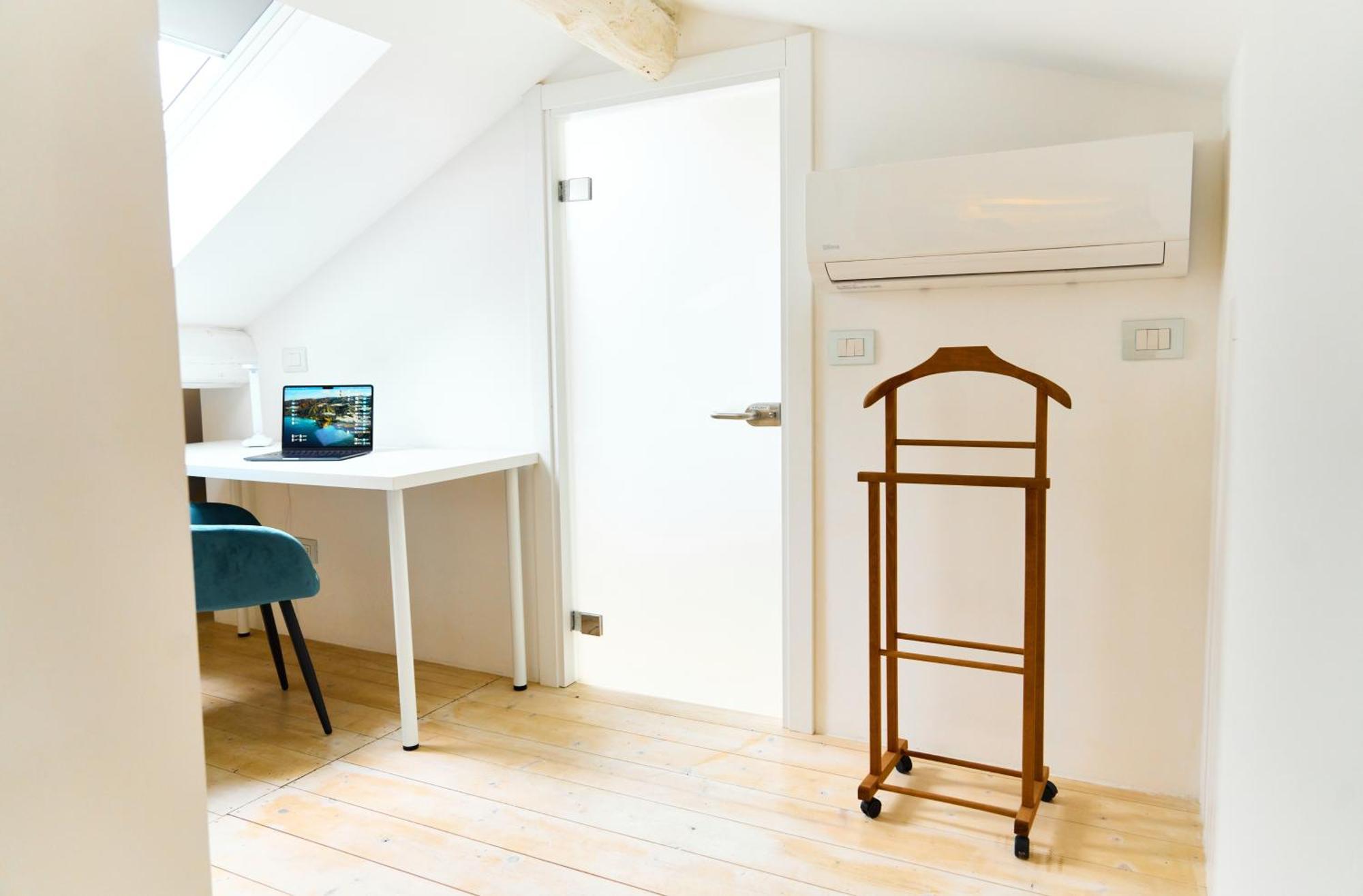 Riverside Loft Navigli - Spacious Two-Bedroom Apartment Milan Bagian luar foto