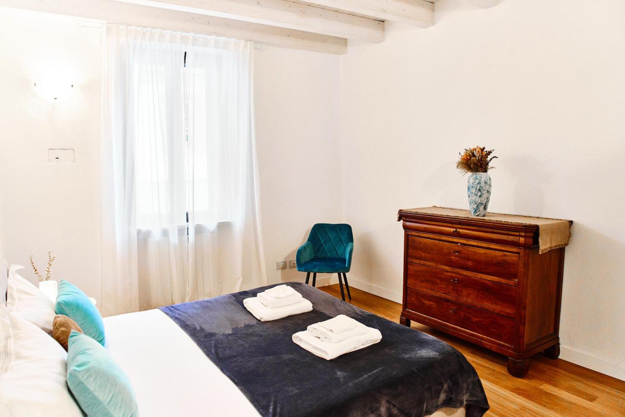 Riverside Loft Navigli - Spacious Two-Bedroom Apartment Milan Bagian luar foto
