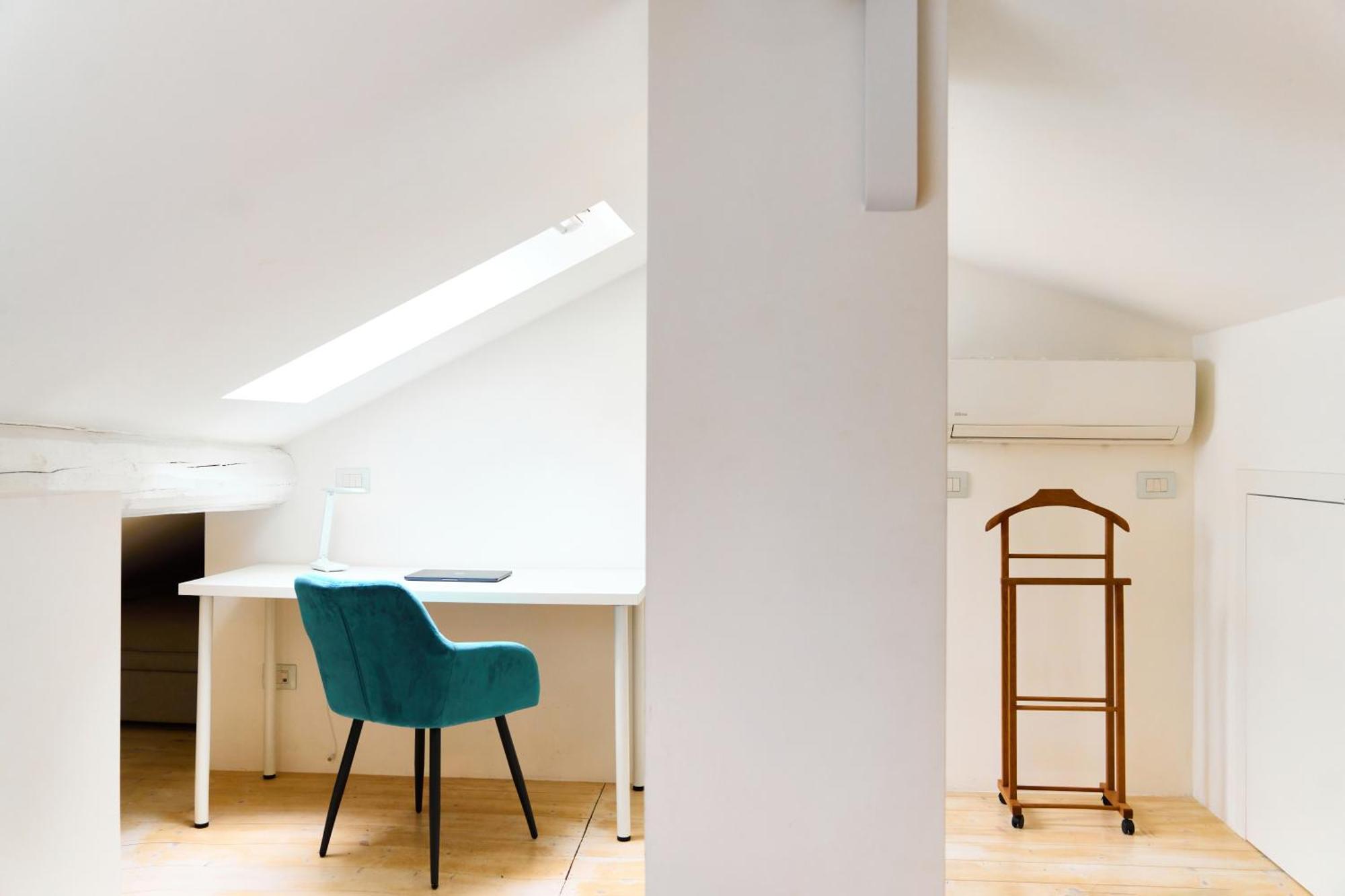 Riverside Loft Navigli - Spacious Two-Bedroom Apartment Milan Bagian luar foto