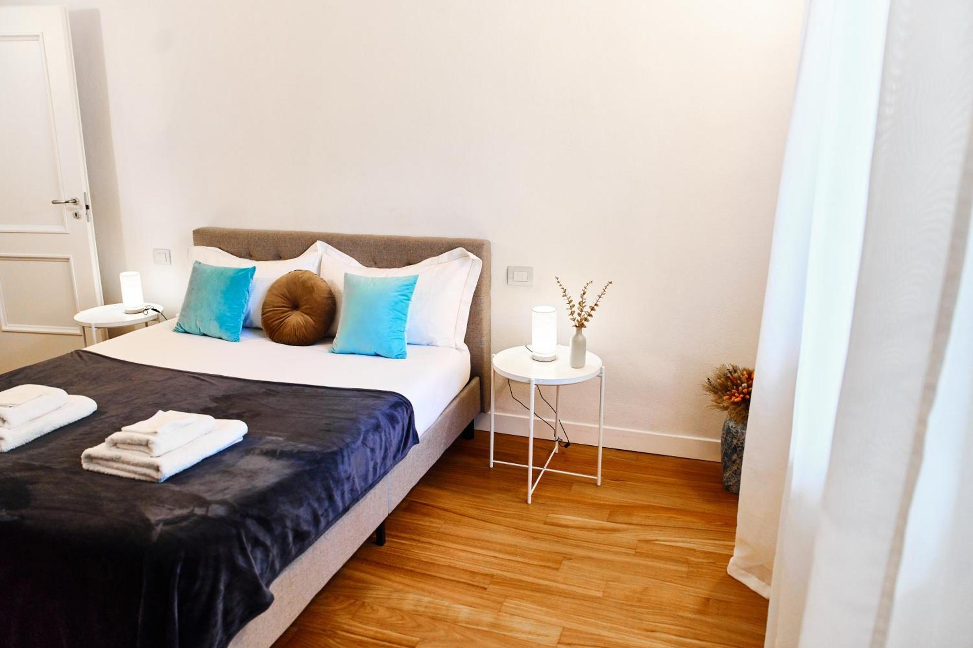 Riverside Loft Navigli - Spacious Two-Bedroom Apartment Milan Bagian luar foto