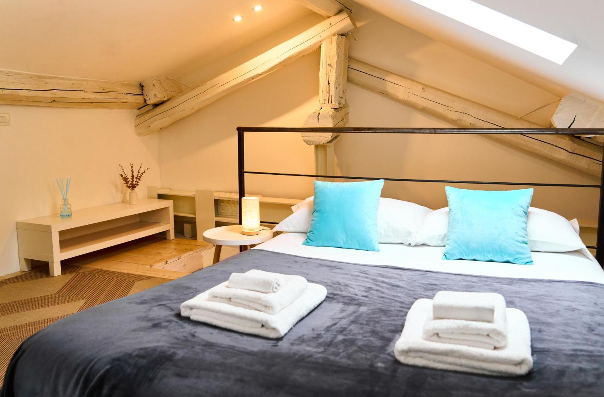 Riverside Loft Navigli - Spacious Two-Bedroom Apartment Milan Bagian luar foto